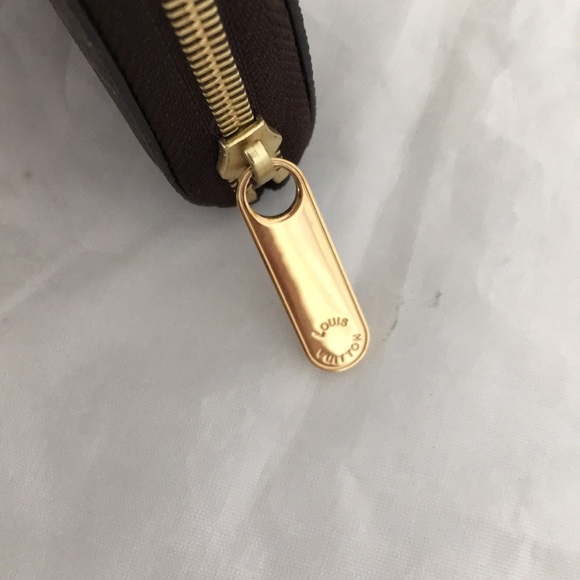 AUTHENTIC Louis Vuitton Valentine Doggy coin purse - Picture 4 of 7